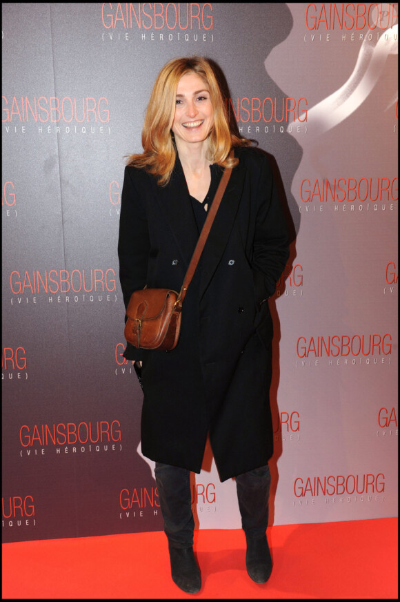 Julie Gayet lors de la première du film Gainsbourg (vie héroïque) à Paris le 14 janvier 2010