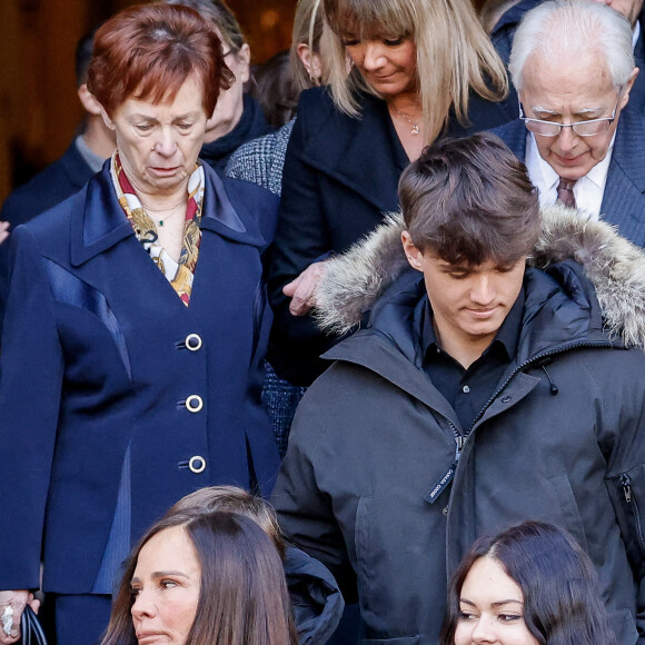 Nathalie Marquay et ses enfants Lou et Tom - La famille de Jean-Pierre Pernaut à la sortie des obsèques en la Basilique Sainte-Clotilde à Paris le 9 mars 2022. © Cyril Moreau/Bestimage