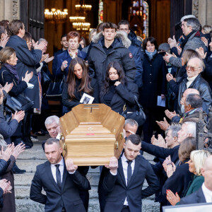 Nathalie Marquay et ses enfants Lou et Tom - La famille de Jean-Pierre Pernaut à la sortie des obsèques en la Basilique Sainte-Clotilde à Paris le 9 mars 2022. © Cyril Moreau/Bestimage