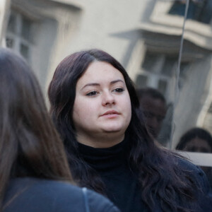 Lou, la fille de Jean-Pierre Pernaut - Sorties des obsèques de Jean-Pierre Pernaut en la Basilique Sainte-Clotilde à Paris le 9 mars 2022. © Christophe Clovis / Bestimage
