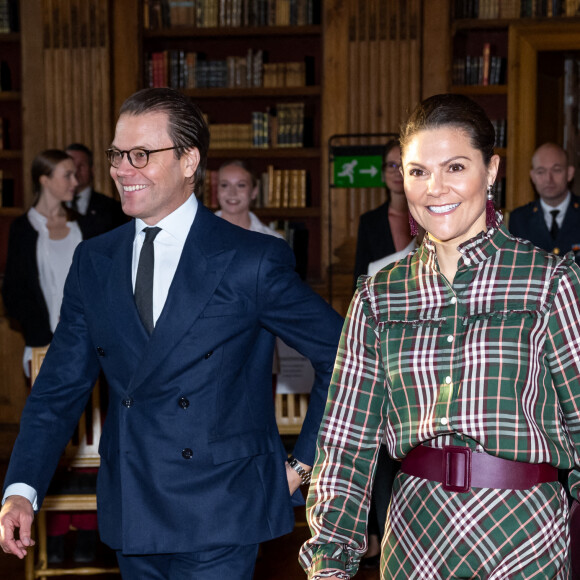 La princesse Victoria et le prince Daniel de Suède lors de la conférence de la Fondation Kronprinsessparets Stiftelse au Palais Royal de Stockholm. Le 30 novembre 2021