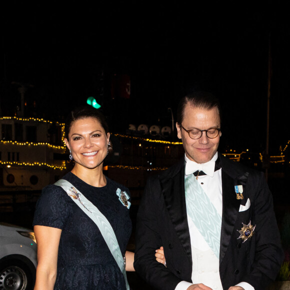 La princesse Victoria et le prince Daniel de Suède - La famille royale de Suède à son arrivée à la cérémonie du 250e anniversaire du "Kungl. Musikaliska Akademien" (Académie royale de musique) à Stockholm. Le 29 novembre 2021