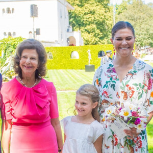 Le prince Daniel de Suède, la reine Silvia de Suède, la princesse Victoria de Suède, la princesse Estelle de Suède le prince Oscar de Suède et le roi Carl Gustav de Suède - La famille royale de Suède célèbre l'anniversaire (42 ans) de la princesse Victoria de Suède à la Villa Solliden à Oland en Suède, le 14 juillet 2019.