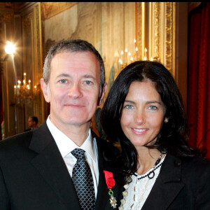 Cristiana Reali et Francis Huster - L'acteur est fait officier de la Légion d'honneur par le président Jacques Chirac - Cérémonie de remise de décorations au palais de l'Elysée