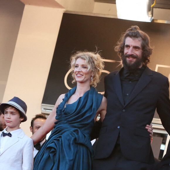 Dominique Besnehard, William Hurt, Sandrine Bonnaire, Augustin Legrand, Gilles Jacob -Montée des marches du film "Killing them softly" lors du 65e Festival de Cannes, le 22 mai 2012.