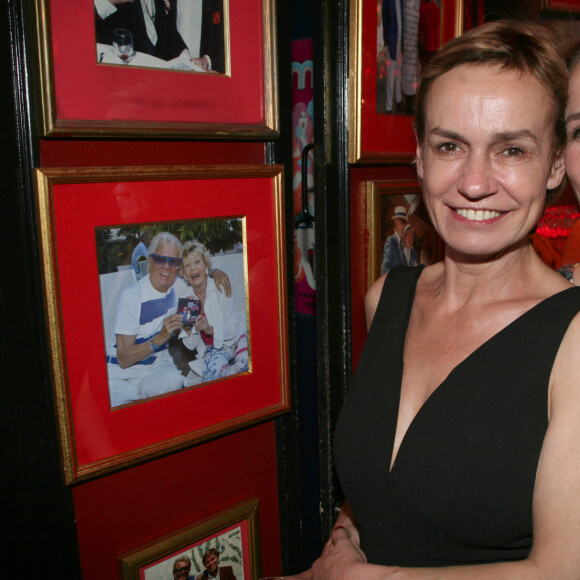 Sandrine Bonnaire et sa fille Jeanne - Michou fête son 88ème anniversaire dans son cabaret avec ses amis à Paris le 18 juin 2019. © JLPPA/Bestimage