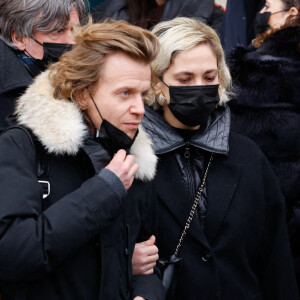 Alex Lutz, Alysson Paradis - Sorties des obsèques (bénédiction) de Gaspard Ulliel en l'église Saint-Eustache à Paris. Le 27 janvier 2022 © Jacovides-Moreau / Bestimage 