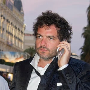 Matthieu Chedid - Les célébrités quittent l'hôtel Marriot pour se rendre à la montée des marches lors du 69ème Festival International du Film de Cannes le 16 mai 2016. © Pierre Perusseau / Bestimage 