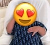 Slimane a posté cette photo de sa fille sur Instagram, habillée en baby Dior ! Mars 2022.