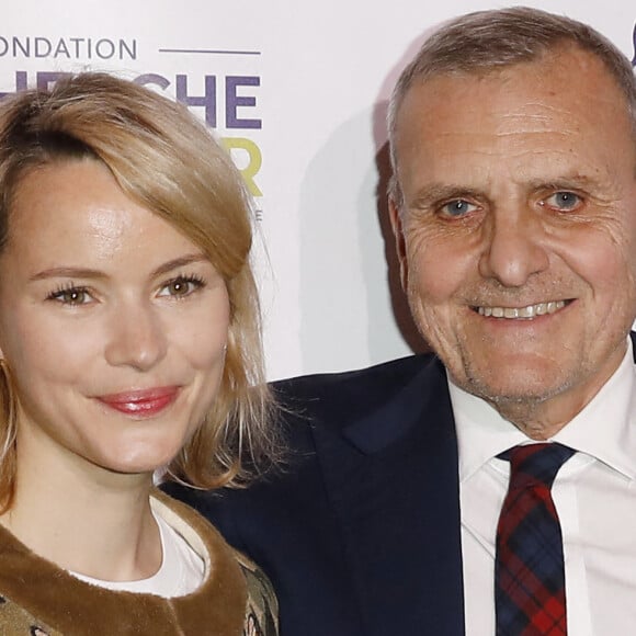 Pauline de Drouas et son mari Jean-Charles de Castelbajac - Photocall du XVème gala pour la Fondation Recherche Alzheimer à l'Olympia à Paris le 14 mars 2022. Sous la direction artistique de P. Souchon, des grands noms de la chanson française se mobilisent autour d'un concert sur le thème " 2 générations chantent pour la 3ème". L'intégralité des bénéfices de cette soirée servira à financer la recherche sur la maladie d'Alzheimer. © Photo Marc Ausset-Lacroix/Bestimage