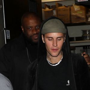 Justin Bieber et sa femme Hailey Bieber rejoignent l'after-party de son concert au restaurant "The Nice Guy" à Los Angeles, le 8 mars 2022.