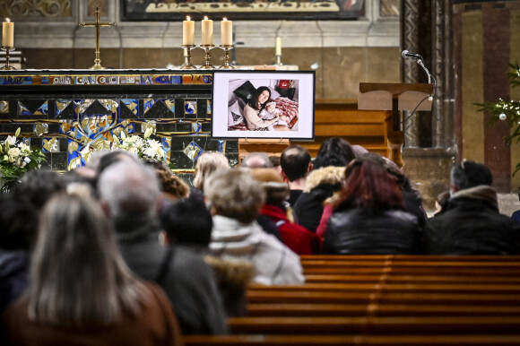 Un rassemblement religieux a lieu à la cathédrale d'Albi, France, le 8 janvier 2022, à l'initiative de la soeur et d'une amie de Delphine Jubillar