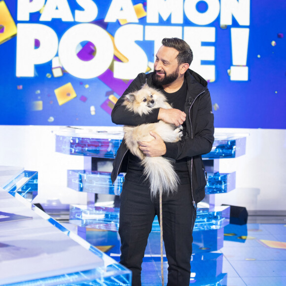 Exclusif - Cyril Hanouna et sa petite chienne Nala - Enregistrement de l'émission "TPMP (Touche Pas à Mon Poste)", présentée par C.Hanouna et diffusée en direct sur C8 le 12 avril © Jack Tribeca / Bestimage 