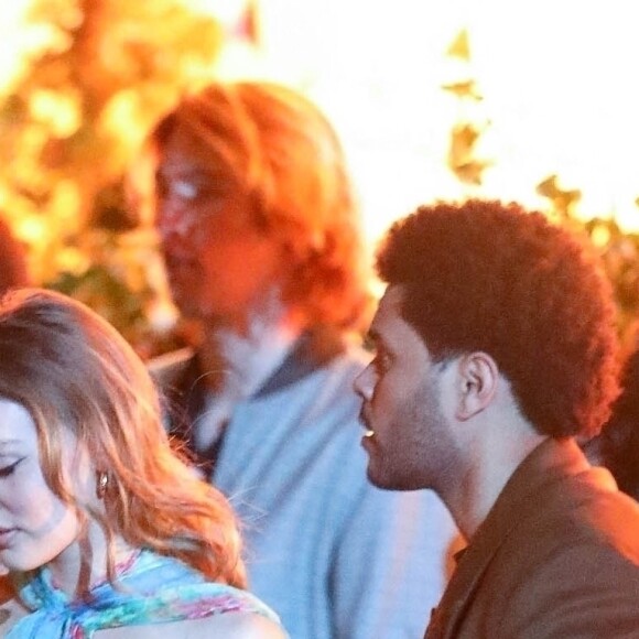 Exclusif - The Weeknd et Lily-Rose Depp tournent une scène pour la nouvelle série HBO "The Idol" à Los Angeles le 11 mars 2022.