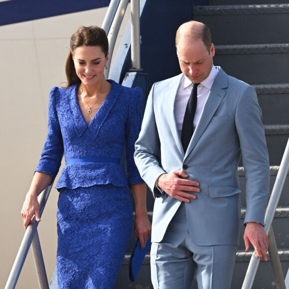 Le prince William et son épouse Kate Middleton arrivent à l'aéroport Philip S. W Goldson à Bélize City, et débutent leur tournée caribéenne.