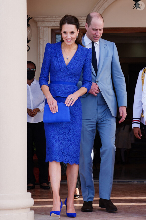 Le prince William, duc de Cambridge, et Catherine (Kate) Middleton, duchesse de Cambridge, rencontrent le Premier ministre du Belize, Johnny Briceno et sa femme Rossana à Belize City dans le cadre de leur visite officielle dans les Caraïbes pour marquer le jubilé de platine de la reine. Le 19 mars 2022.