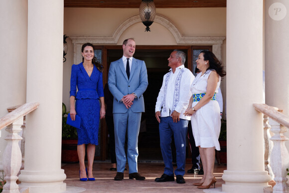 Le prince William, duc de Cambridge, et Catherine (Kate) Middleton, duchesse de Cambridge, rencontrent le Premier ministre du Belize, Johnny Briceno et sa femme Rossana à Belize City dans le cadre de leur visite officielle dans les Caraïbes pour marquer le jubilé de platine de la reine. Le 19 mars 2022.