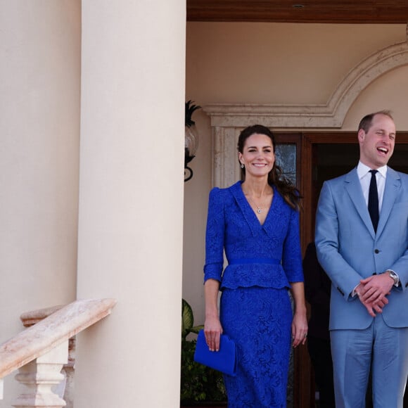 Le prince William, duc de Cambridge, et Catherine (Kate) Middleton, duchesse de Cambridge, rencontrent le Premier ministre du Belize, Johnny Briceno et sa femme Rossana à Belize City dans le cadre de leur visite officielle dans les Caraïbes pour marquer le jubilé de platine de la reine. Le 19 mars 2022.