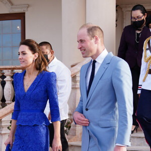 Le prince William, duc de Cambridge, et Catherine (Kate) Middleton, duchesse de Cambridge, rencontrent le Premier ministre du Belize, Johnny Briceno et sa femme Rossana à Belize City dans le cadre de leur visite officielle dans les Caraïbes pour marquer le jubilé de platine de la reine. Le 19 mars 2022.