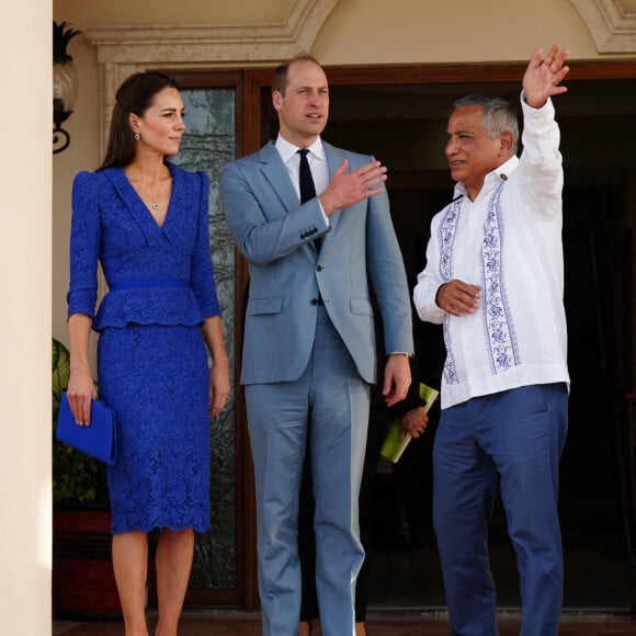 Le prince William, duc de Cambridge, et Catherine (Kate) Middleton, duchesse de Cambridge, rencontrent le Premier ministre du Belize, Johnny Briceno et sa femme Rossana à Belize City dans le cadre de leur visite officielle dans les Caraïbes pour marquer le jubilé de platine de la reine. Le 19 mars 2022.