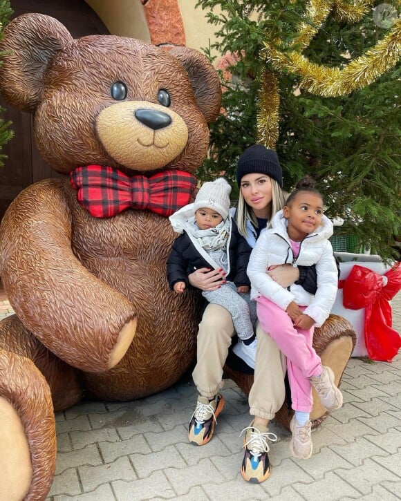 Emilie Fiorelli avec ses deux enfants Farrell et Louna sur Instagram.