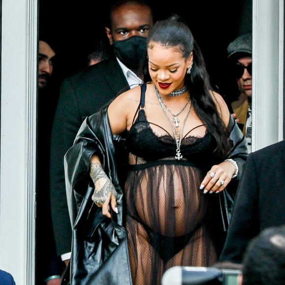 Rihanna, enceinte, au défilé Dior Femme Automne/Hiver 2022/2023 lors de la Fashion Week de Paris, France, le 1er mars 2022. © Veeren-Clovis/Bestimage 