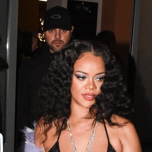 Rihanna enceinte et son compagnon Asap Rocky quittent la soirée du défilé Gucci en marge de la fashion week à Milan le 25 février 2022. 