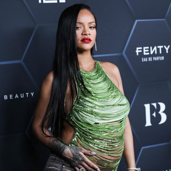 Rihanna (enceinte) au photocall "Fenty Beauty et Fenty Skin" à Los Angeles, le 11 février 2022. 