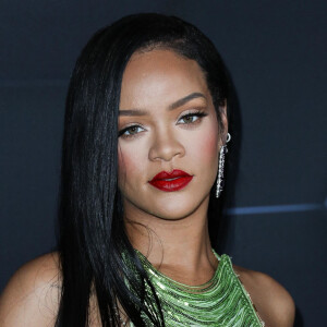 Rihanna (enceinte) au photocall "Fenty Beauty et Fenty Skin" à Los Angeles, le 11 février 2022. 