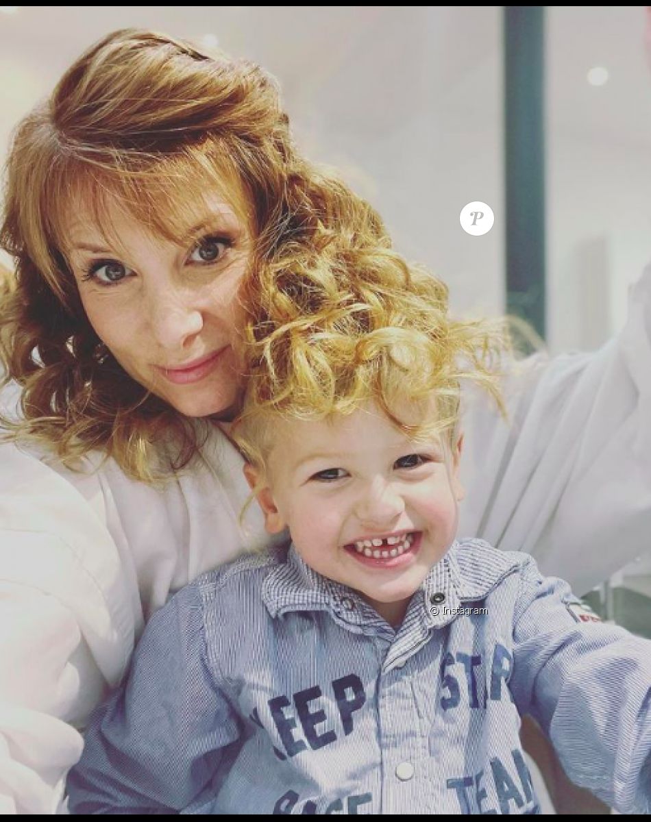 Florie et Bastien Galli sont les parents d'Arthur (11 ans), des triplés Rose, Maxime et Lucie (3 ans) et de Paul (1 an). Ils participent à l'émission "Familles nombreuses, la vie en XXL".
