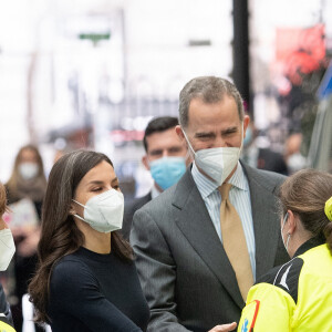 Le roi Felipe VI et la reine Letizia d'Espagne président la cérémonie du 30 ème anniversaire du service d'urgence Samur à Madrid, le 22 mars 2022. 