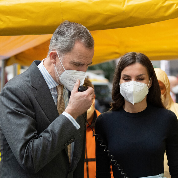 Le roi Felipe VI et la reine Letizia d'Espagne président la cérémonie du 30 ème anniversaire du service d'urgence Samur à Madrid, le 22 mars 2022. 