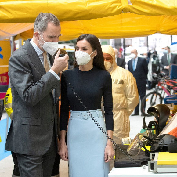 Le roi Felipe VI et la reine Letizia d'Espagne président la cérémonie du 30 ème anniversaire du service d'urgence Samur à Madrid, le 22 mars 2022. 