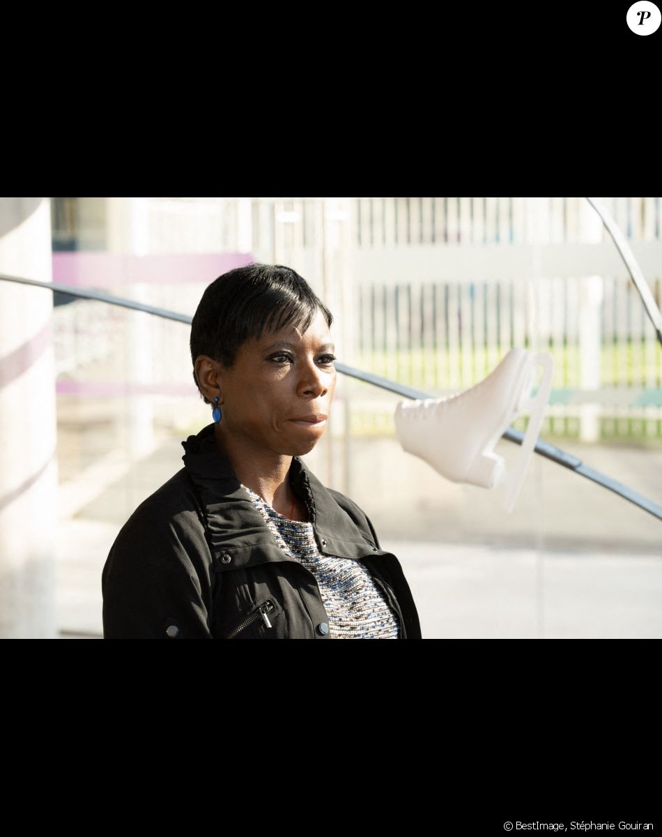 Surya Bonaly, marraine des mondiaux de patinage artistique 2022 lors de la présentation de la sculpture "20 février 1998, Nagano" de l'artiste Pierre Larauza, le sculpteur à Montpellier, France, le 22 mars 2022. © Stéphanie Gouiran/Panoramic/Bestimage