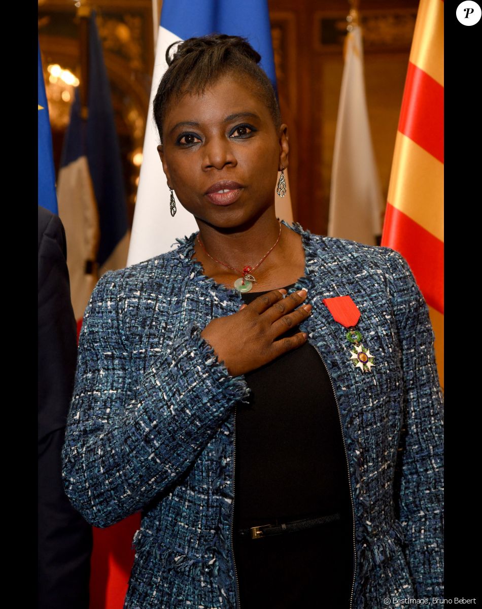 Exclusif - Surya Bonaly a reçu par Christian Estrosi, le maire de Nice, les Insignes de Chevalier dans l'Ordre de la Légion d'Honneur dans les salons du Musée Masséna à Nice le 13 décembre 2019. Née en 1973 à Nice, Surya Bonaly affiche l'un des plus beaux palmarès du patinage artistique français. Surya Bonaly n'a pu retenir quelques larmes lors du discours du maire de Nice. © Bruno Bebert / Bestimage