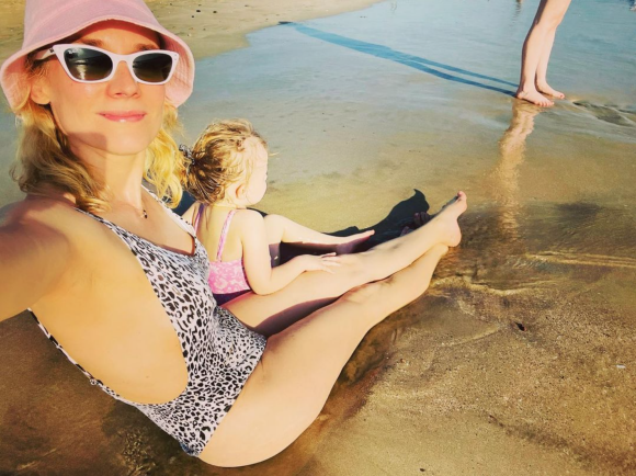 Diane Kruger et sa fille profitent d'un après-midi ensoleillé à la plage. Le 23 mars 2022.