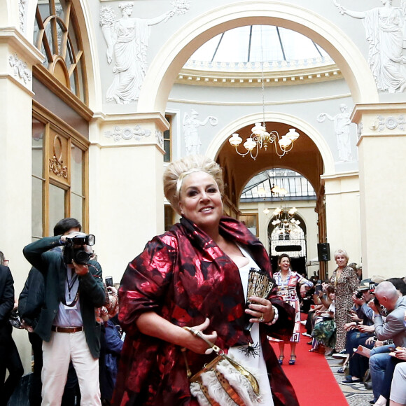 Marianne James - Défilé "Over Fifty... et alors !" à la galerie Vivienne à Paris le 17 Juin 2019.  © Dominique Jacovides/Bestimage