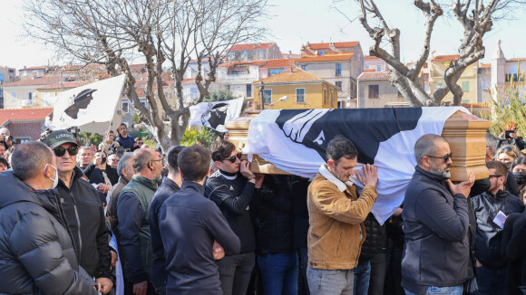 Obsèques d'Yvan Colonna : grande foule et inhumation dans le caveau familial