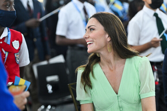 Catherine (Kate) Middleton, duchesse de Cambridge, visite l'école primaire Sybil Strachan à Nassau aux Bahamas, le 25 mars 2022. Le duc et la duchesse de Cambridge visitent le Belize, la Jamaïque et les Bahamas au nom de sa Majesté la reine à l'occasion du jubilé de platine. 