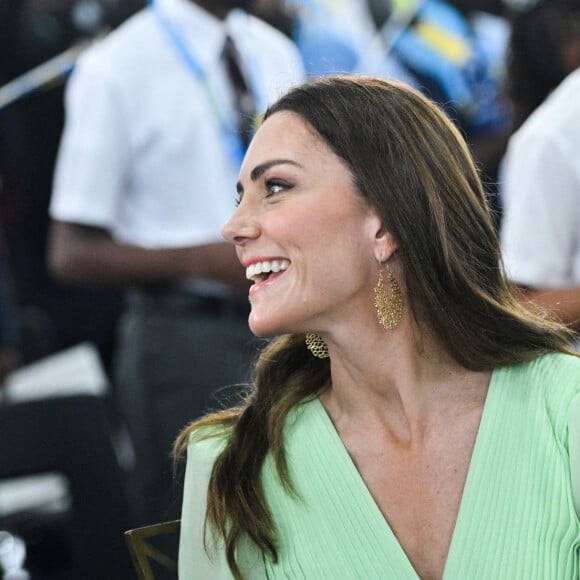 Catherine (Kate) Middleton, duchesse de Cambridge, visite l'école primaire Sybil Strachan à Nassau aux Bahamas, le 25 mars 2022. Le duc et la duchesse de Cambridge visitent le Belize, la Jamaïque et les Bahamas au nom de sa Majesté la reine à l'occasion du jubilé de platine. 