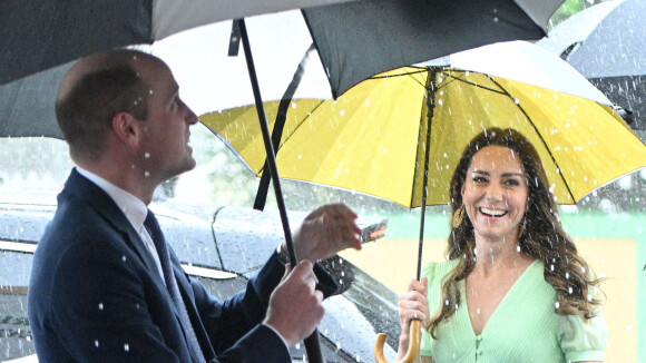 Kate Middleton radieuse même sous la pluie battante avec le prince William aux Bahamas
