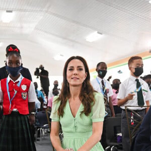 Catherine (Kate) Middleton, duchesse de Cambridge, visite l'école primaire Sybil Strachan à Nassau aux Bahamas, le 25 mars 2022. Le duc et la duchesse de Cambridge visitent le Belize, la Jamaïque et les Bahamas au nom de sa Majesté la reine à l'occasion du jubilé de platine. 