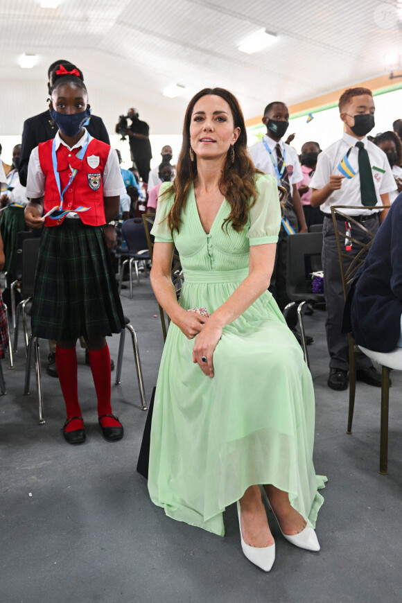 Catherine (Kate) Middleton, duchesse de Cambridge, visite l'école primaire Sybil Strachan à Nassau aux Bahamas, le 25 mars 2022. Le duc et la duchesse de Cambridge visitent le Belize, la Jamaïque et les Bahamas au nom de sa Majesté la reine à l'occasion du jubilé de platine. 