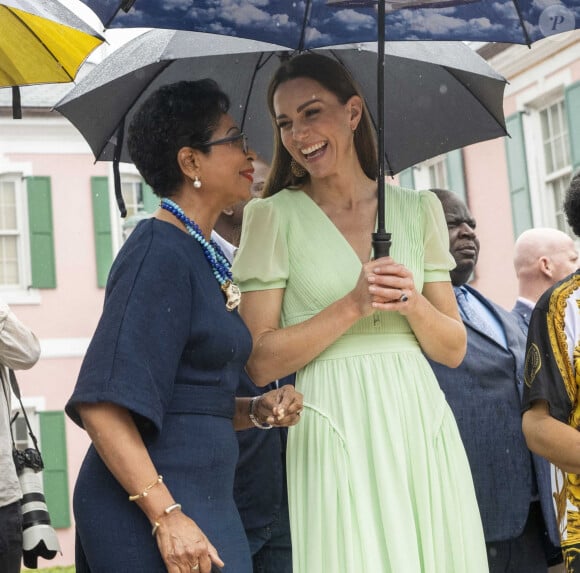 Le prince William, duc de Cambridge, et Catherine (Kate) Middleton, duchesse de Cambridge, assistent à une parade à Nassau, aux Bahamas, le 25 mars 2022. 