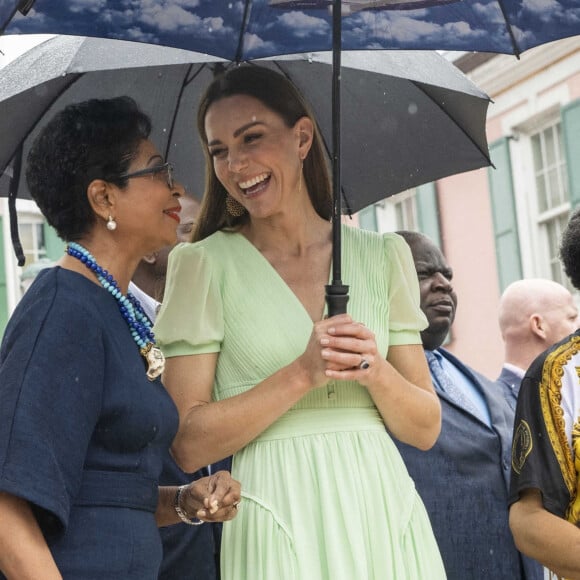 Le prince William, duc de Cambridge, et Catherine (Kate) Middleton, duchesse de Cambridge, assistent à une parade à Nassau, aux Bahamas, le 25 mars 2022. 