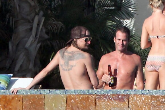 Kid Rock à Malibu profite d'un bain de soleil dans la propriété de Leo DiCaprio