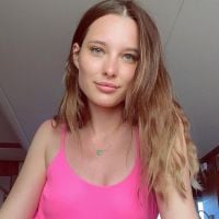 Ilona Smet enceinte : séance bronzette et baby bump à l'air en bikini à ficelles