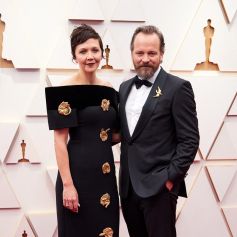 Maggie Gyllenhaal et son mari Peter Sarsgaard - 94e édition de la cérémonie des Oscars à Los Angeles, le 27 mars 2022.