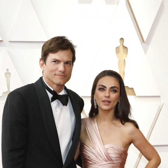 Ashton Kutcher et sa femme Mila Kunis - 94e édition de la cérémonie des Oscars à Los Angeles, le 27 mars 2022. © Future-Image via Zuma Press/Bestimage