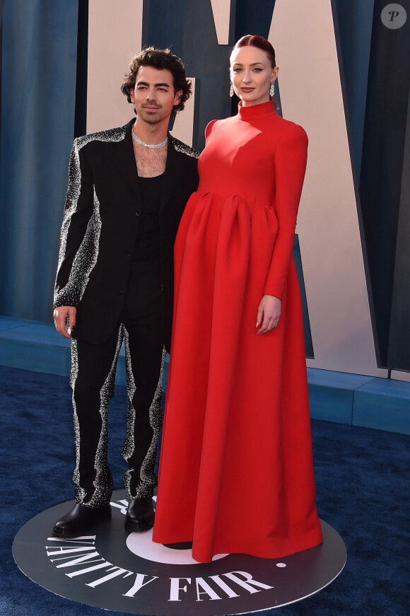 Joe Jonas et Sophie Turner, enceinte, au photocall de la soirée "Vanity Fair" lors de la 94ème édition de la cérémonie des Oscars à Los Angeles, le 27 mars 2022. 